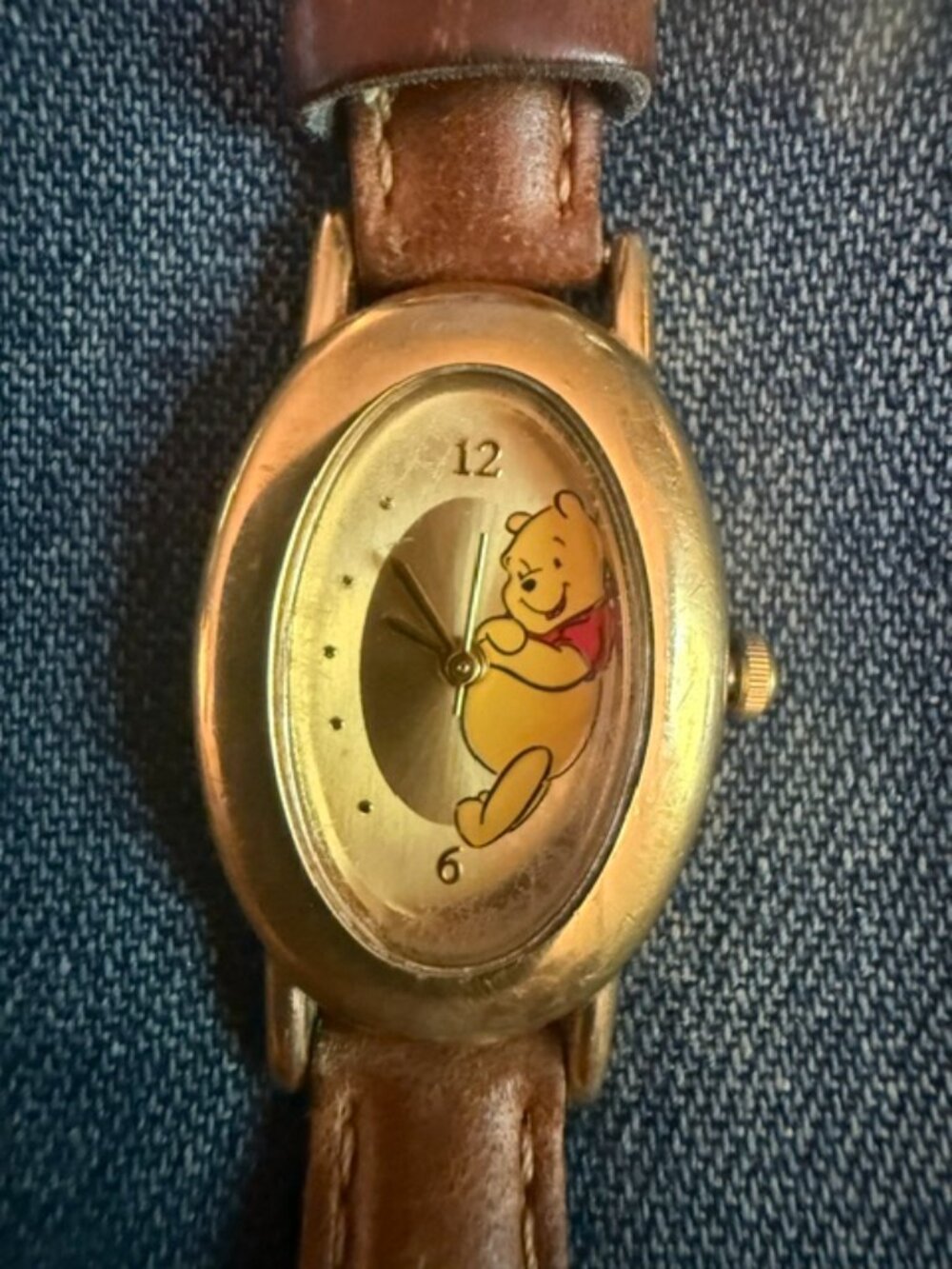 Vintage 90s Disney Winnie the Pooh Oval Watch 🍯